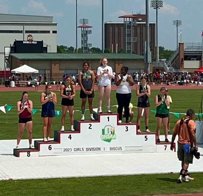 Congratulations to Leena on getting State Runner Up in the discus with a new school record of 142'10"! What a way to end your career, Leena! #GoBears 🐾