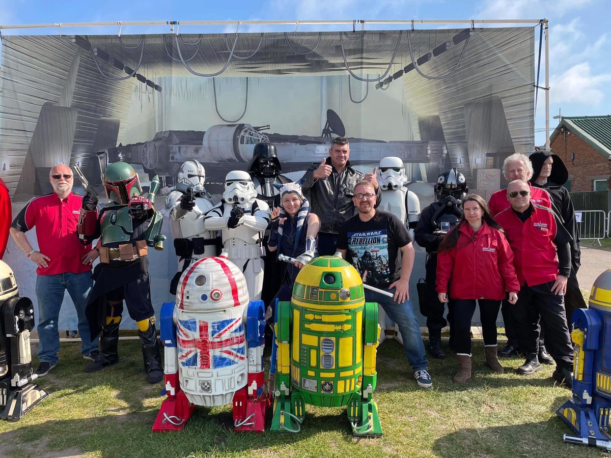 Alphaglitchgirl's tweet photo. Today was very Vader heavy from this cool pic with me and a Vader in the club to Spencer Wilding taking group pics with all of us!
Pics by Lee Nelson #GYCC https://t.co/bKouv1XUfs