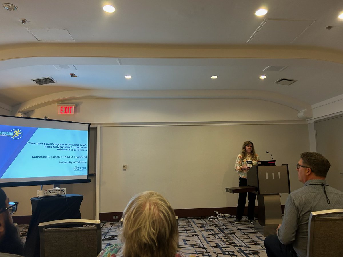 PhD Candidate Katie (@katie_hirsch12) presented qualitative findings from her dissertation about athlete leader fairness! Great work, Katie! @katie_hirsch12 @ToddLoughead @UWindsorKIN