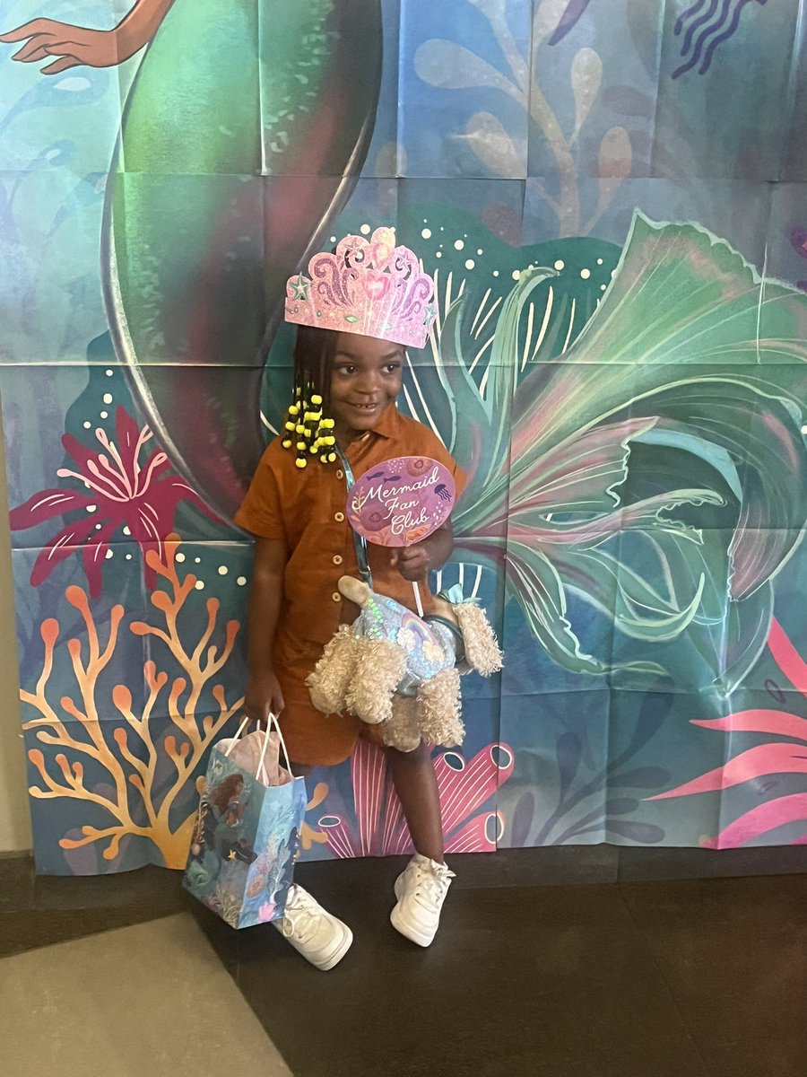 ADorian4Newark's tweet photo. #RepresentationMatters🧜🏾‍♀️

We #BoughtOut the theater to support @HalleBailey in the #TheLittleMermaid
#Newark students &amp; families received FREE tickets &amp; Princess Giftbags 👑

#LittleMermaid #HalleBailey #BlackGirlMagic #HERstory #BlackWomenLead 🤎#BlackGirlFollowTrain 
#WomenLead https://t.co/xeHHG2HC1E