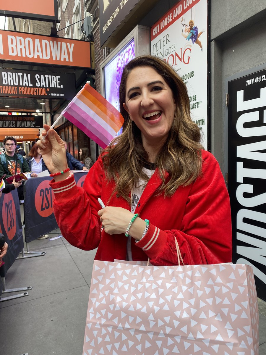 aprilswesley's tweet photo. a win for lesbians everywhere!! https://t.co/gBeSRsaMQW