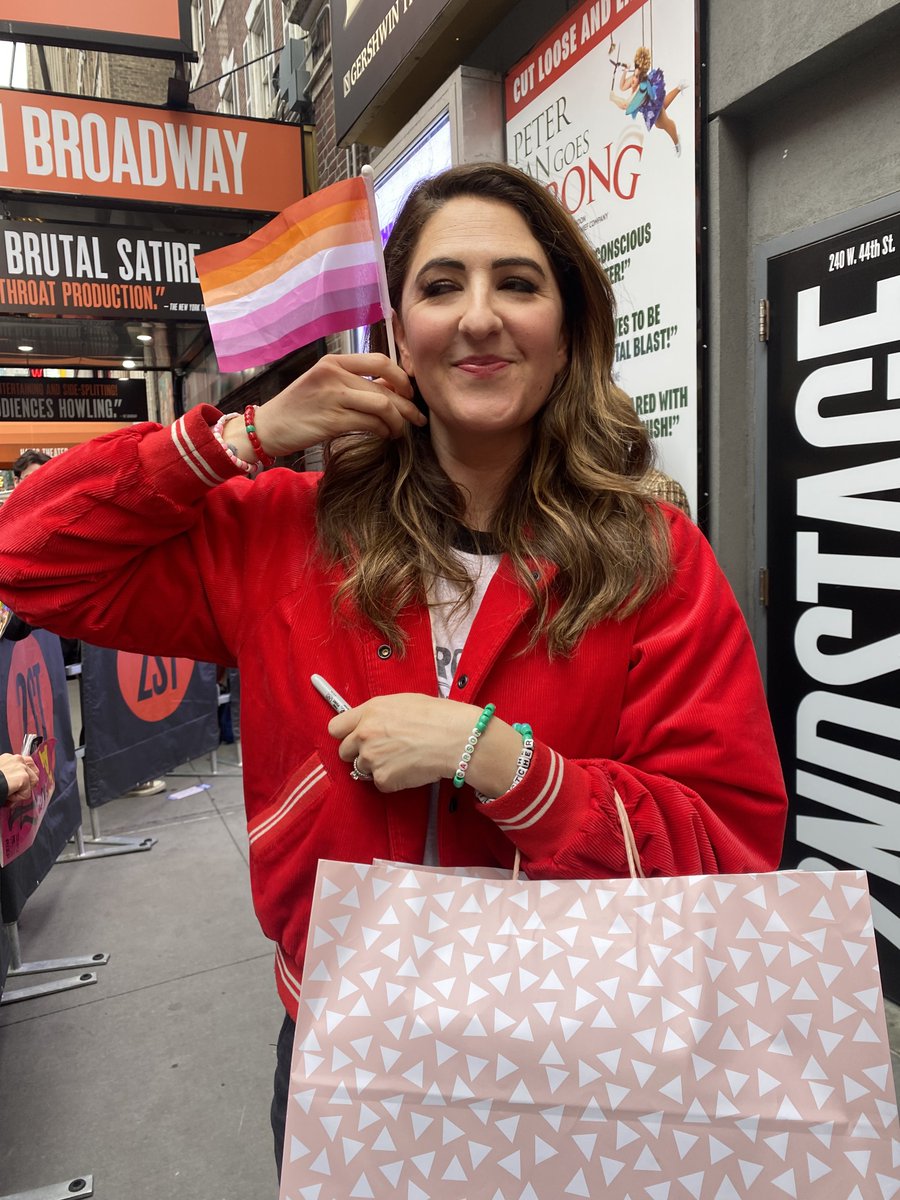 aprilswesley's tweet photo. a win for lesbians everywhere!! https://t.co/gBeSRsaMQW