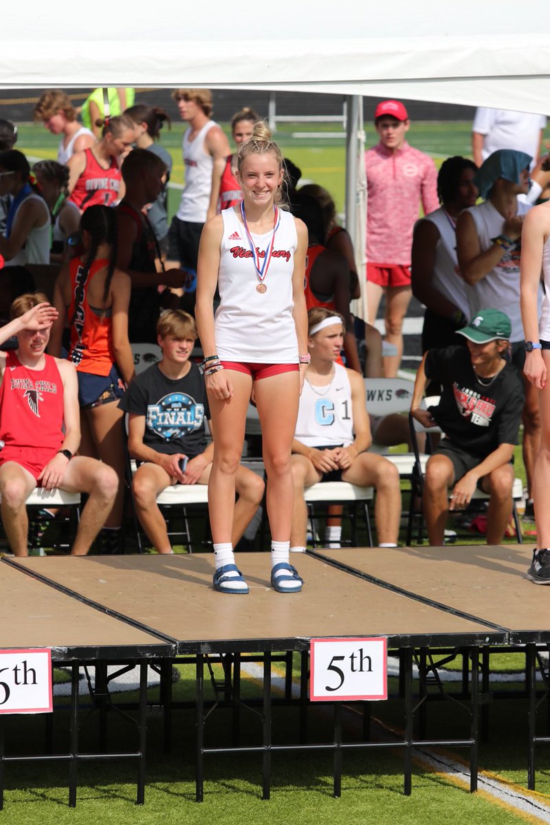 Emma Steele 5th in the 800. New school record 2:17.91.