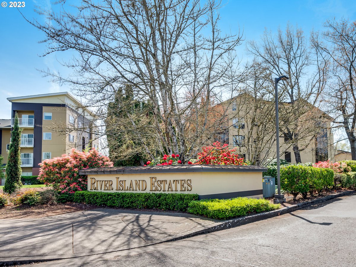 RealtressKim's tweet photo. Do you know someone looking for a great #property in #Eugene?   #realestate https://t.co/tv0Uf45GDP https://t.co/mTt5tujHsf