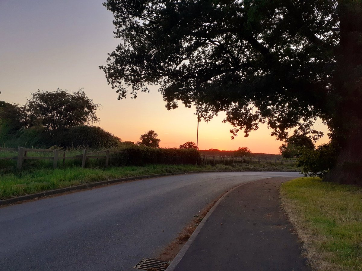 I love popping out for a walk at this hour. #DailyWalk #Shropshire #loveukweather