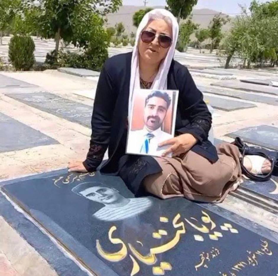 It's been over 2 years that #NahidShirpisheh (the IRI killed her son, #PouyaBakhtiari in the #bloodyNovember) is in prison.

Her family doesn't have any access to her & is not allowed to visit her. It's increasing the concerns about her situation.

Be her voice
#ناهید_شیرپیشه