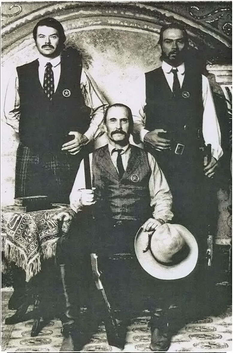 TracesofTexas's tweet image. The Arcane Texas Fact of the Day:

Robert Duvall patterned his mannerisms, voice, and gestures for the part of Gus McCrae in "Lonesome Dove"  from Sammy Baugh, the hall-of-fame quarterback from Temple, Texas.

Said Duvall, "About a month before we started filming, I looked up a…