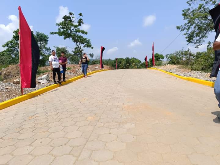 #Nicaragua| Alcaldía Municipal de Bonanza ✌️❤️🖤 realizó inauguración de 225 metros lineales de calle adoquinada en el barrio Nuevo Amanecer 🎉 beneficiando a 5,200 habitantes de esa localidad. 👨‍👩‍👧‍👦

#JunioEnVictorias 
#PLOMO19