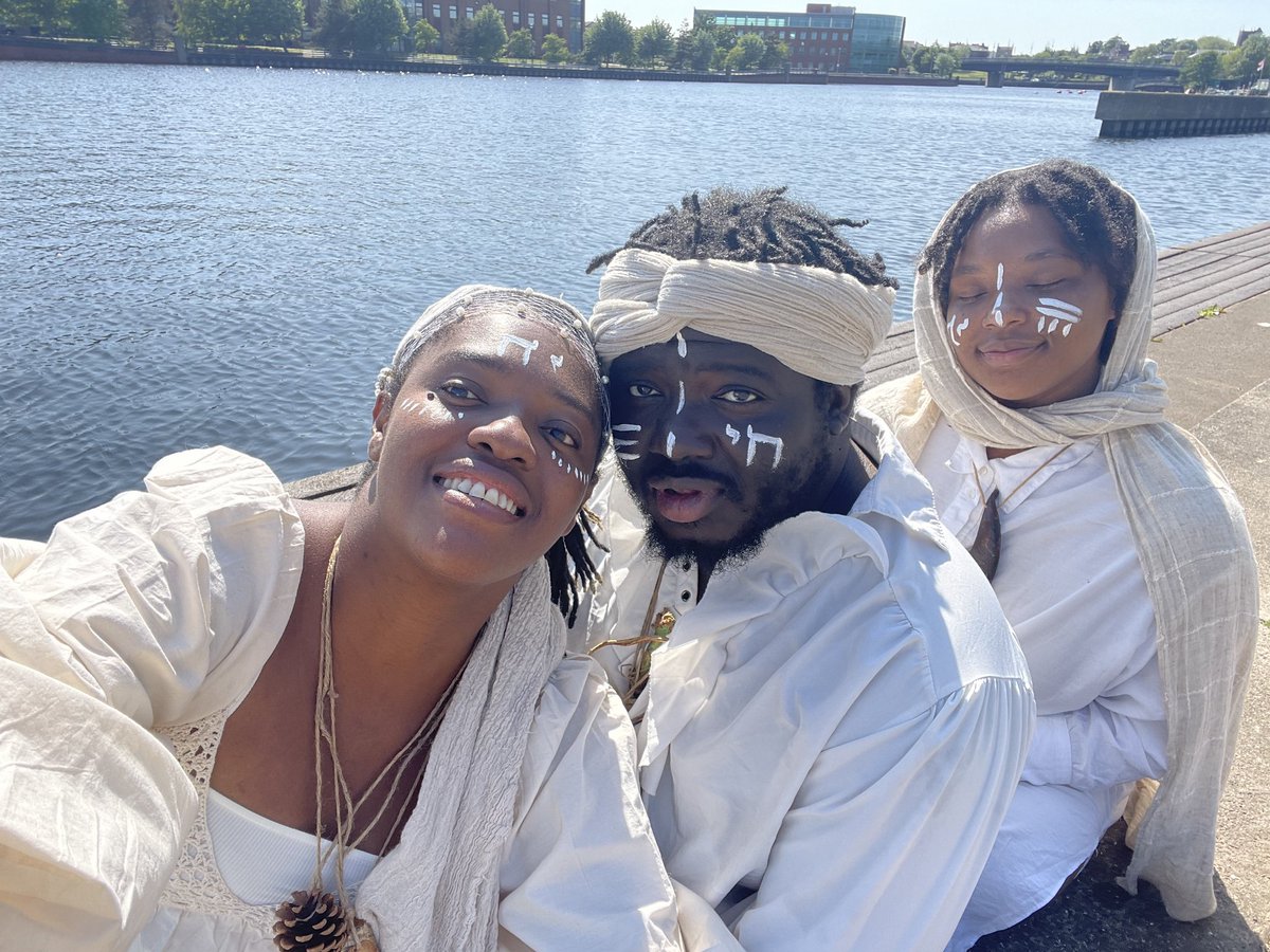 JeanTrust's tweet photo. The future is #blackpolygamy https://t.co/ObSUcz72yr