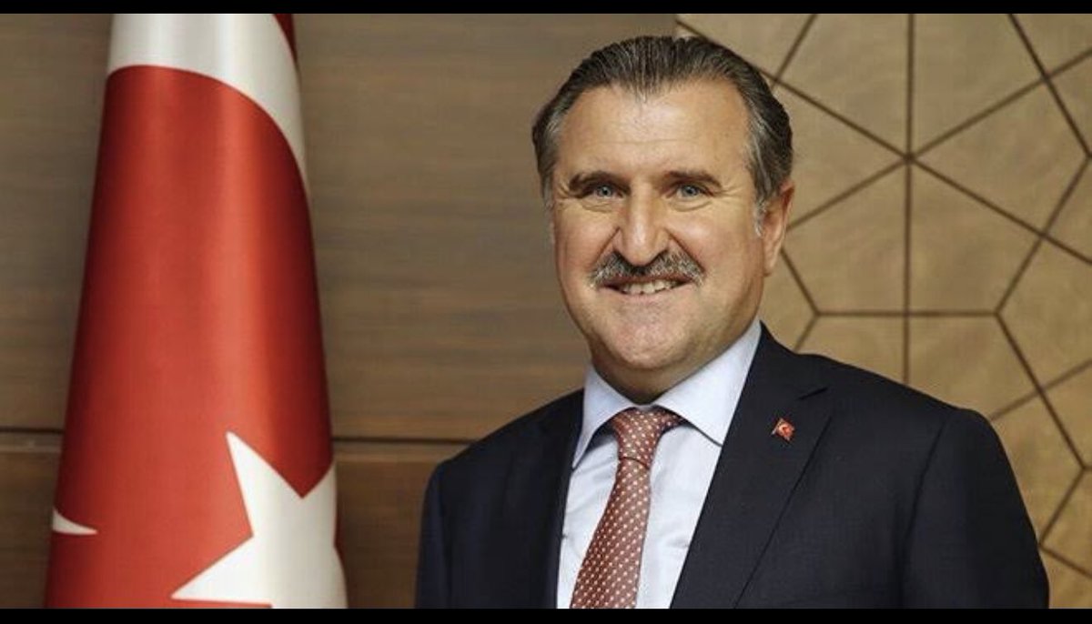 Gençlik ve spor Bakanı olarak atanan Osman Aşkın Bak beyefendiyi tebrik ediyor, başarıların devamını diliyoruz.<a href="/OA_Bak/">Dr. Osman Aşkın Bak</a> <a href="/KandazogluMurat/">MURAT KANDAZOĞLU</a>