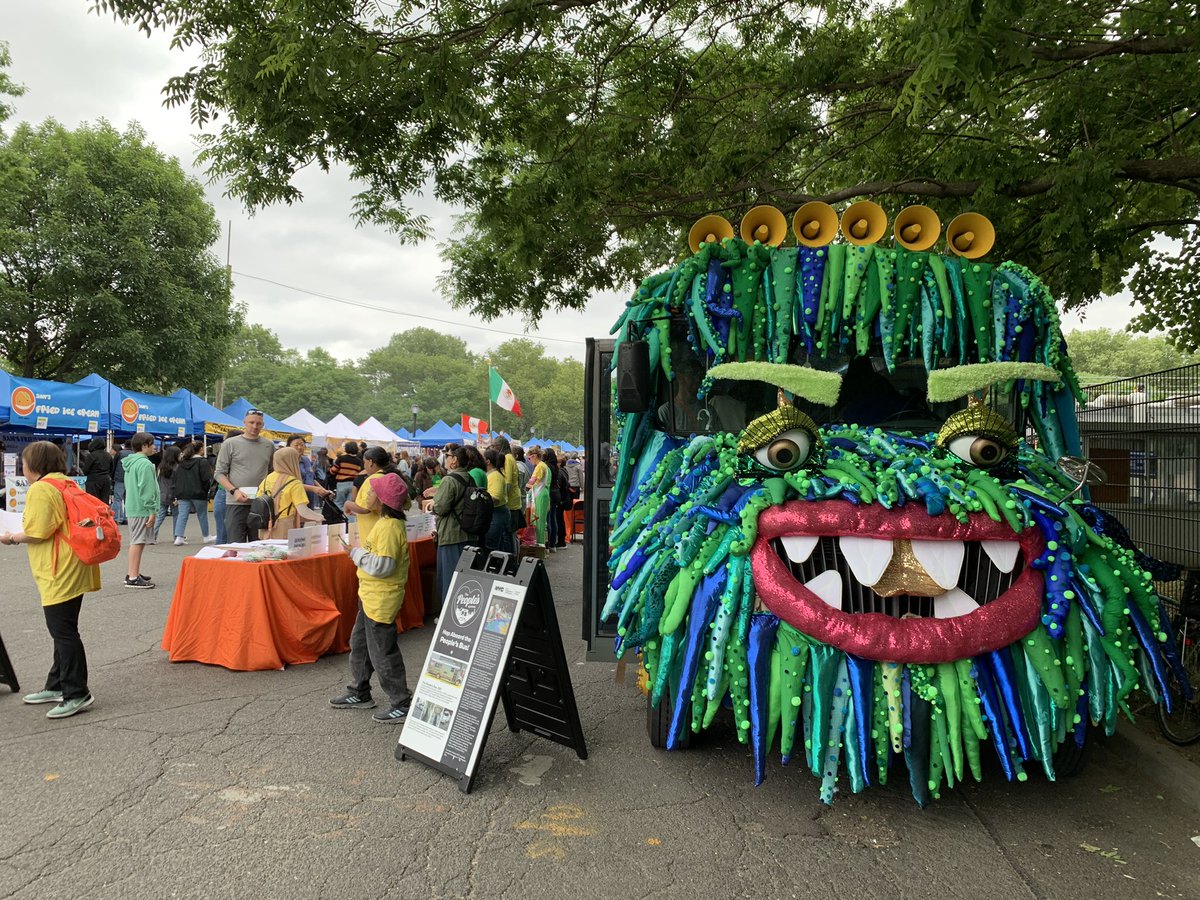 Tippy is here at <a href="/QnsNightMarket/">Queens Night Market</a> until 10pm talking about #ThePeoplesMoney!🗽 #Queens