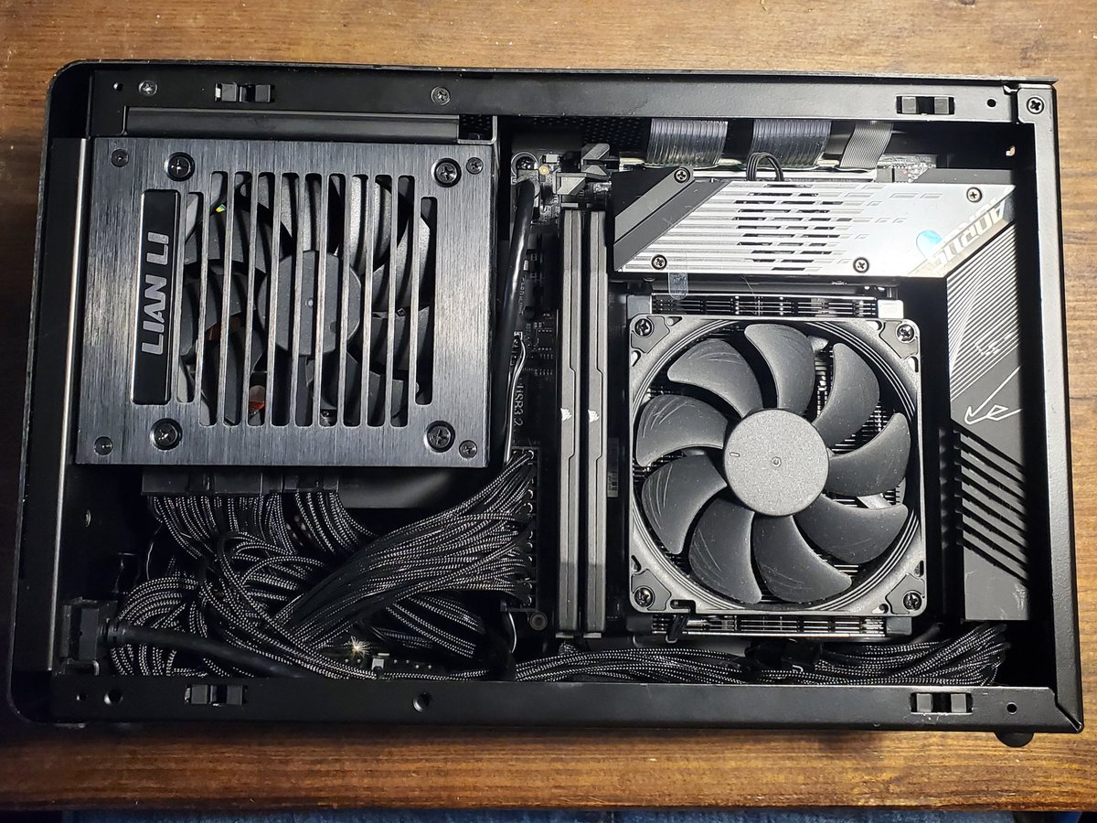 mofeuxx's tweet image. Portable Mini ITX Build ~250W
Aurous B650 MOBO
AMD7900
RTX4000 16GB
Corsair 64GB 6600hrz Sticks
2TB M.2
LianLi 750W
Noctua Processor Fan
Dan Case A4
#minitx #computer #computerbuild
#AMD #nvidia
