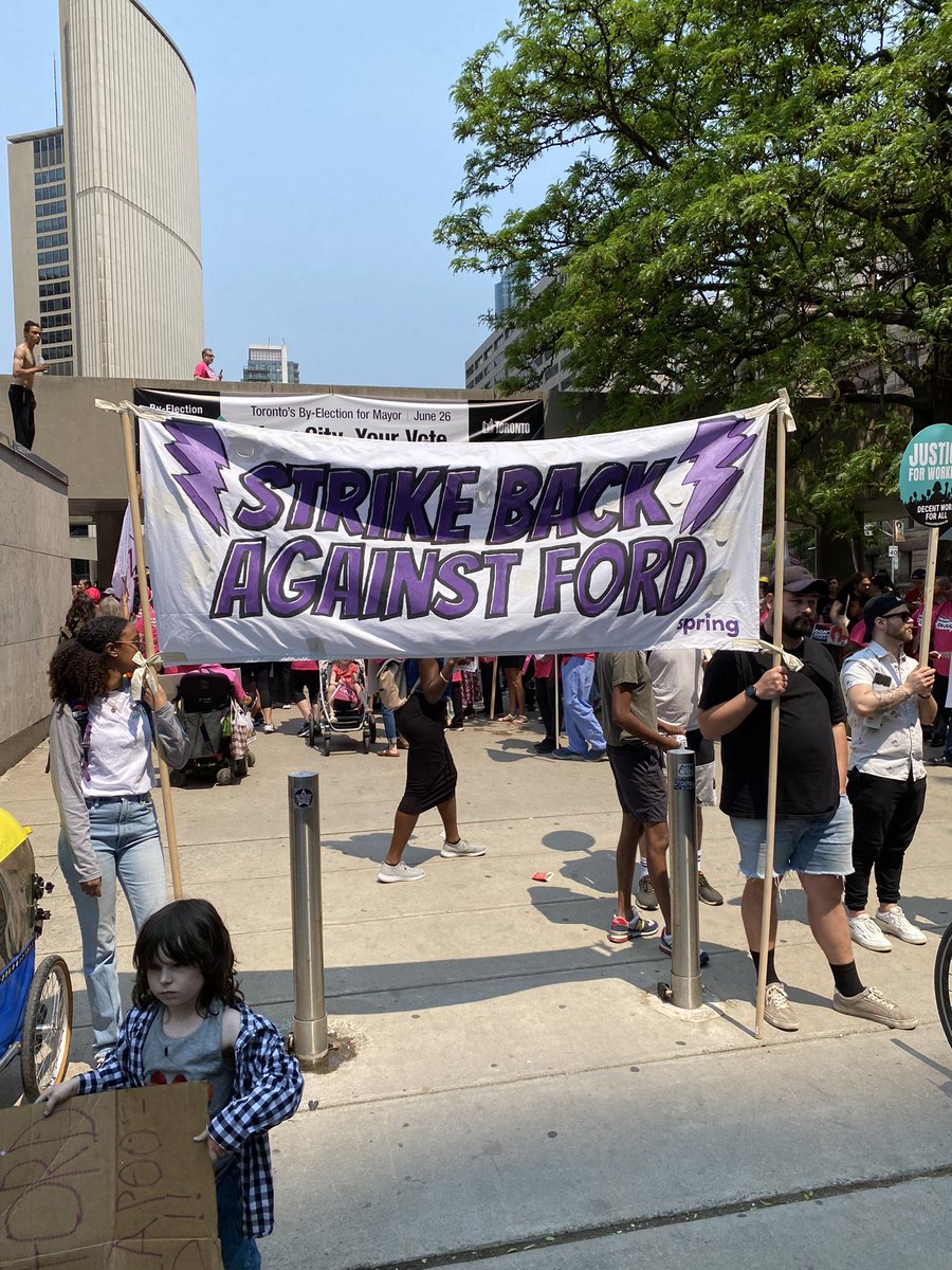 jayryght's tweet image. #EnoughIsEnough rally in downtown #Toronto today! Great being with my @OECTAProv @YorkOECTA @dpsuoecta and #dpeu people! ✊🏻as well as my #family!