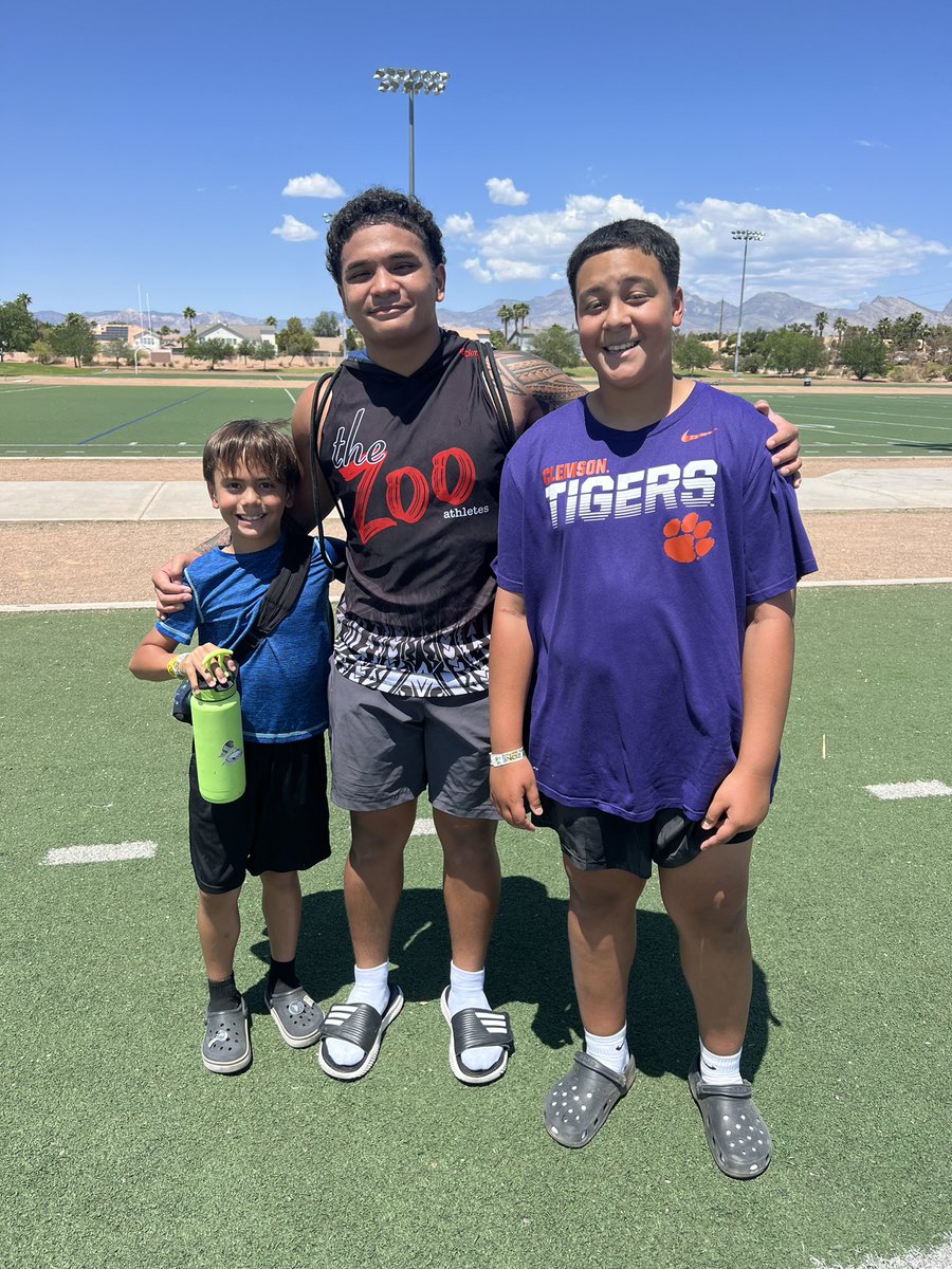 CoachToailoa's tweet photo. If you don’t already know @TipisoneManu then y’all are about to find out real soon! An explosive RB that isn’t afraid to use the hit stick…LFG!!! #TeamTip 🫡 https://t.co/SX8If5jKvm