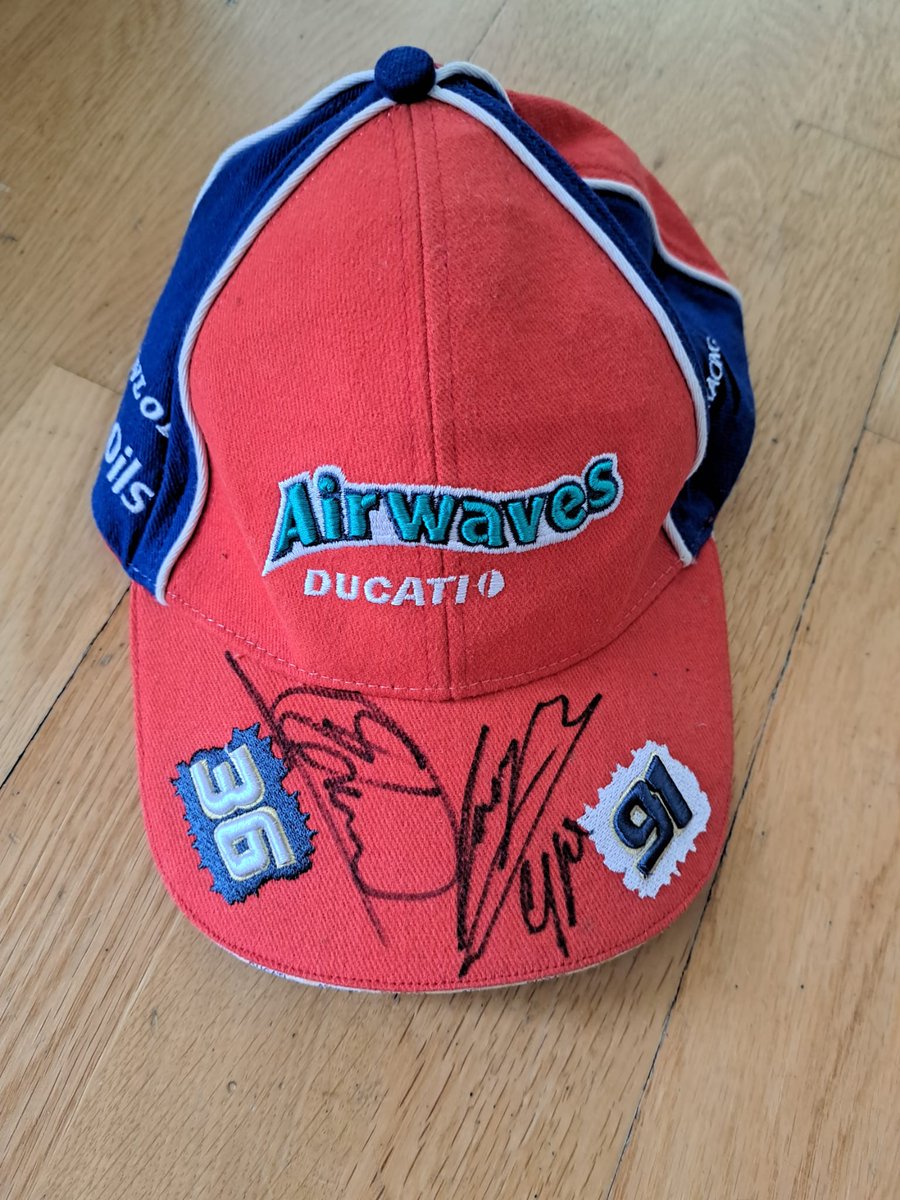 PlymouthJon's tweet image. A couple of years ago, I was gifted a #Ducati baseball cap, signed by the legendary #CaseyStoner &amp;amp; I think the other signature is #LorisCapirossi? There might be a third signature, but I&apos;m struggling to match it 😔 Please, can anyone help?

#MotoGP #Honda #Wrigley #GoldenAuctions