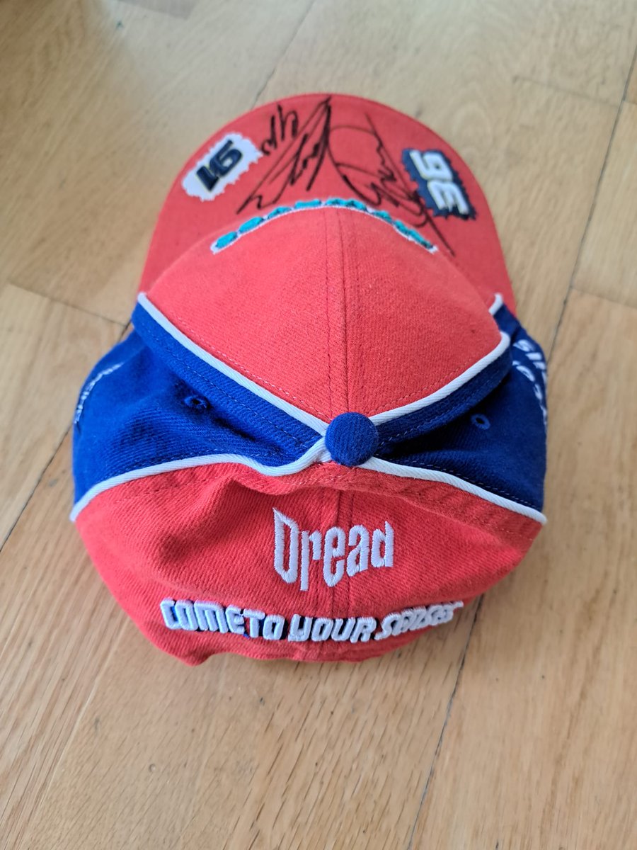 PlymouthJon's tweet image. A couple of years ago, I was gifted a #Ducati baseball cap, signed by the legendary #CaseyStoner &amp;amp; I think the other signature is #LorisCapirossi? There might be a third signature, but I&apos;m struggling to match it 😔 Please, can anyone help?

#MotoGP #Honda #Wrigley #GoldenAuctions