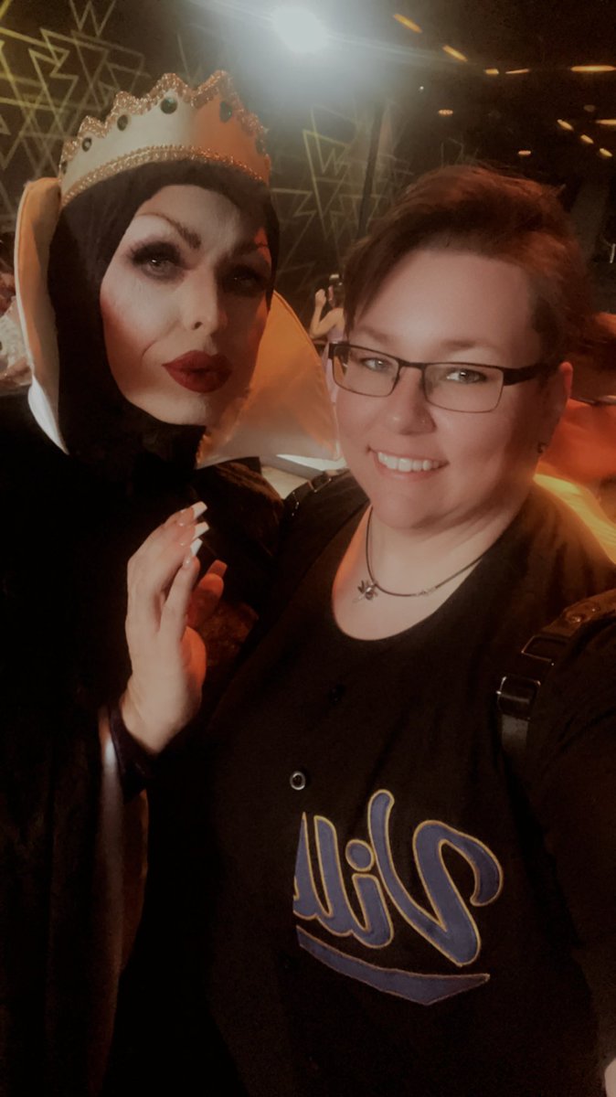 ElizabethRenea5's tweet photo. Who doesn’t love a good Drag show?! I know I do! Especially Villain style! #SupportDrag #PalmSprings 🏳️‍🌈🏳️‍⚧️🖤 https://t.co/sWHkMVCHQ1