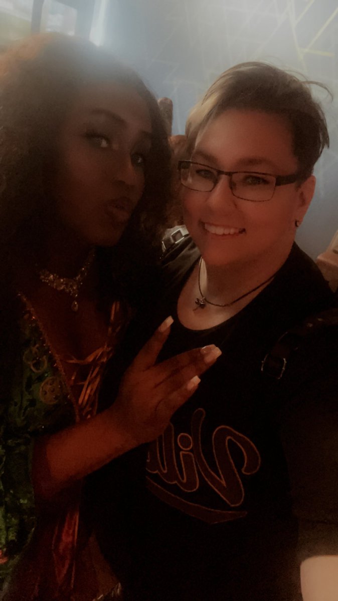 ElizabethRenea5's tweet photo. Who doesn’t love a good Drag show?! I know I do! Especially Villain style! #SupportDrag #PalmSprings 🏳️‍🌈🏳️‍⚧️🖤 https://t.co/sWHkMVCHQ1