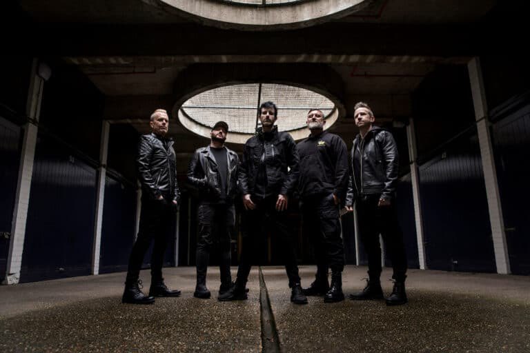 .<a href="/Pendulum/">Pendulum</a> have dropped a heavy-hitting new track, “Halo”, ft. Matt Tuck of <a href="/bfmvofficial/">BFMV</a> 

weraveyou.com/2023/06/pendul…

📸: Andrew Cotterill/Jack Beadle PR