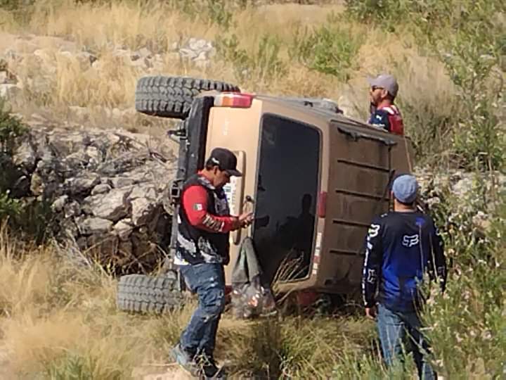 PasionJeepera's tweet photo. Y cómo les pinta el fin de semana?!... saludos a toda la banda jeepera ✌️😎

#PasionJeepera #4x4 #4x4Mexico #OffRoad #Jeeperos #Jeepear #TodoTerreno #Rutas4x4 #Eventos4x4 #ActitudJeepera #SoyJeepero #Calendario4x4 #Aventura4x4 #Competencias4x4 #4x4LifeStyle #Jeep #JeepLifeStyle https://t.co/CsRIxvqj3Q