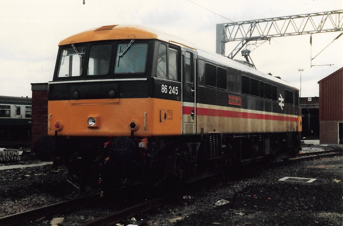 Manchester Longsight TMD 28th March 1987
British Rail Class 86 electric 86245 'Dudley Castle'  Odd variant of InterCity colours - dark grey band all the way round - could at least have aligned with the headcode box!
#BritishRail #Class86 #Manchester #Intercity #trainspotting🤓