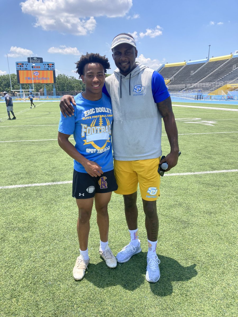 Darius_wash6's tweet photo. Had a great time at the southern university camp today. Went up against some good competition💛💙 @coachmecoach23 @CoachDre38 https://t.co/ghBkRId1Q9