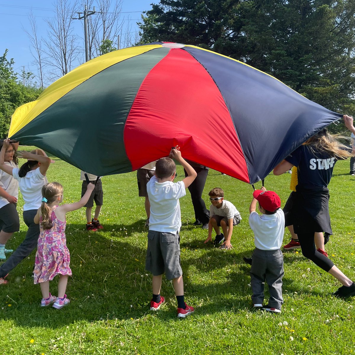 PathwaysCFE's tweet photo. Recess fun!! 🪂 
#HandEyeCoordination #balance #mobility #communicationskills #teamwork  #grossmotor 
https://t.co/kvCI3ru3i7
.

 #buildingbrighterfutures #readyformore #experiencemore #PCEfamily #privateschool #georgina #keswick #hollandlanding #sutton #pefferlaw #yorkregion https://t.co/lOi5Qw1CcM
