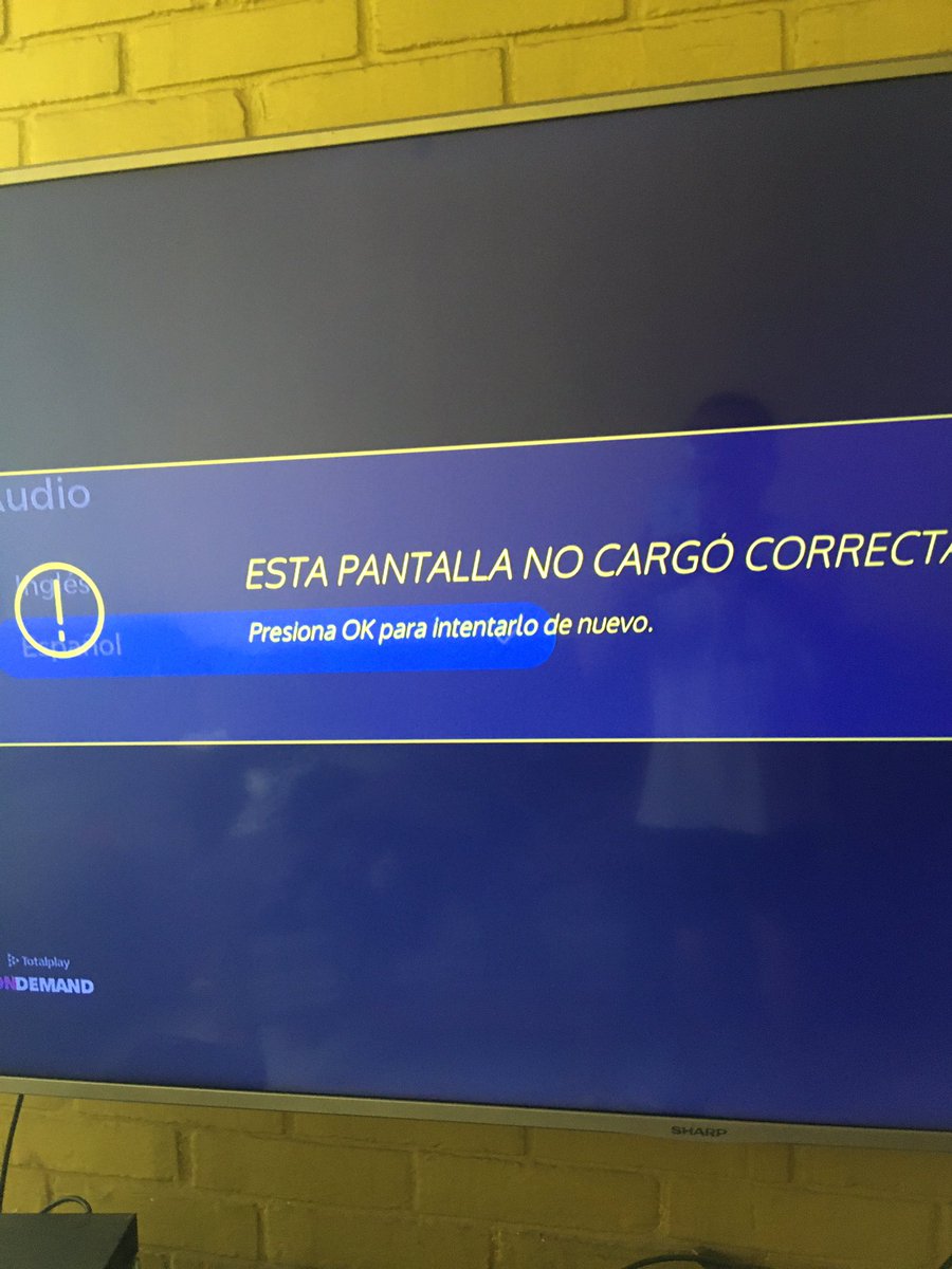 zermenovictor's tweet photo. @totalplaymx Es la segunda vez que rento ELVIS y no la puedo ver en español, PODRÍAN ANUNCIAR QUE NO TIENEN ESE SERVICIO antes de que gaste en la pinche renta https://t.co/99nWJq99It