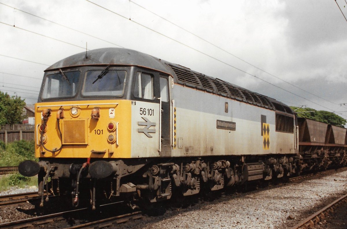 Ferryhill 13th June 1991
British Rail Class 56 diesel loco 56101 'Mutual Improvement' in Railfreight Coal Sector colours hauling a rake of HAA MGR Coal Hopper wagons
#BritishRail #Class56 #Ferryhill #Railfreight #Trainspotting #Coal 🤓