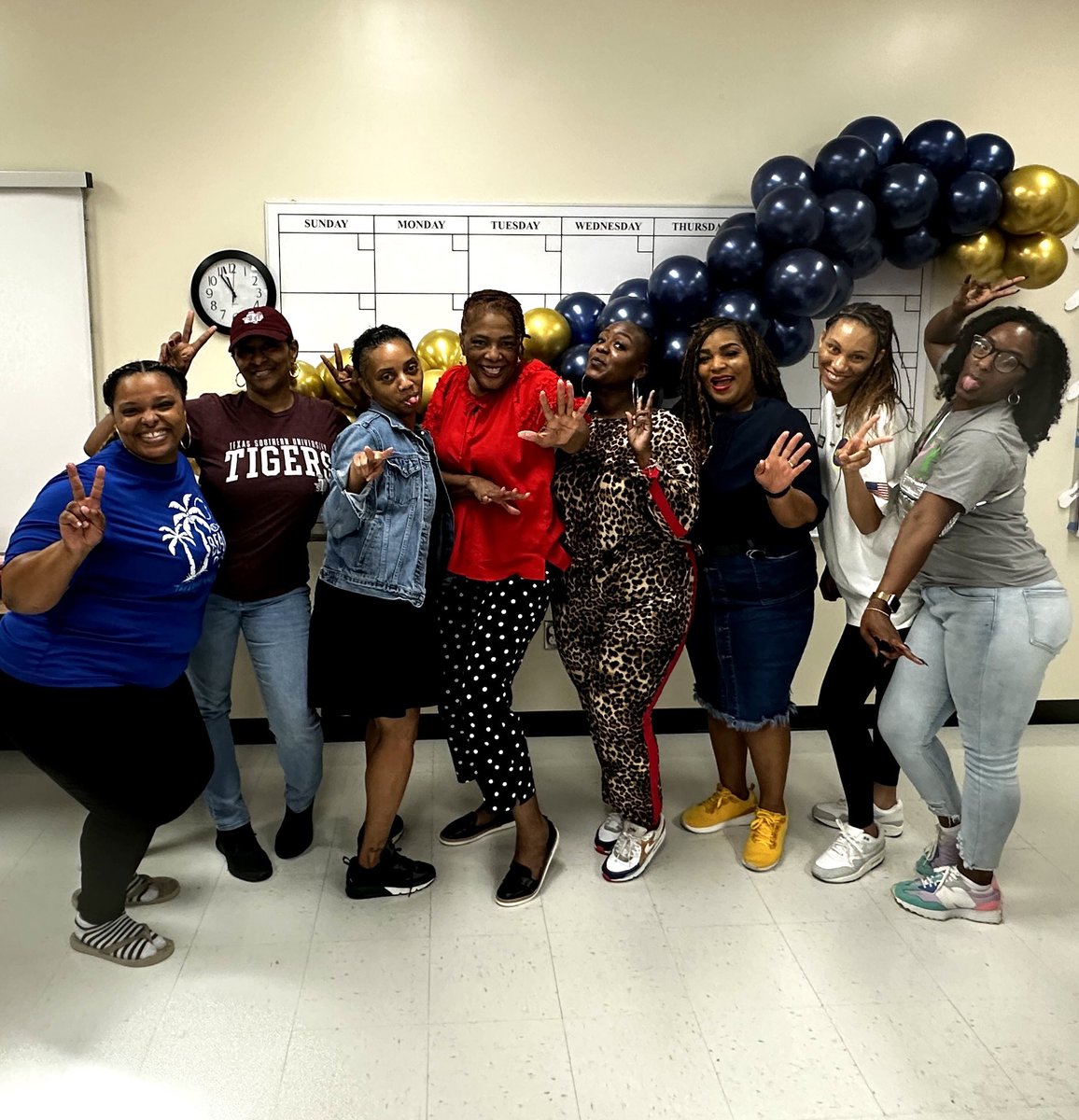 ToniTate01's tweet photo. She’s heading to the beach and leaving us teach. We got it from here, and we are grateful that we had the privilege to study under one of the best!!! Congratulations Ms. Daily, and may retirement treat you well🎉🎉🎉💞 https://t.co/sR6Asksofn