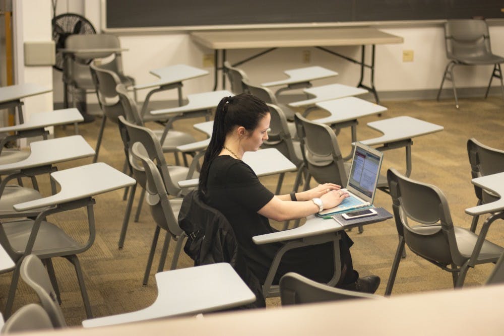 Dünyayı değiştiren insanlar, gönüllü olarak rahatını bozan insanlardır.
- Saklı Asa