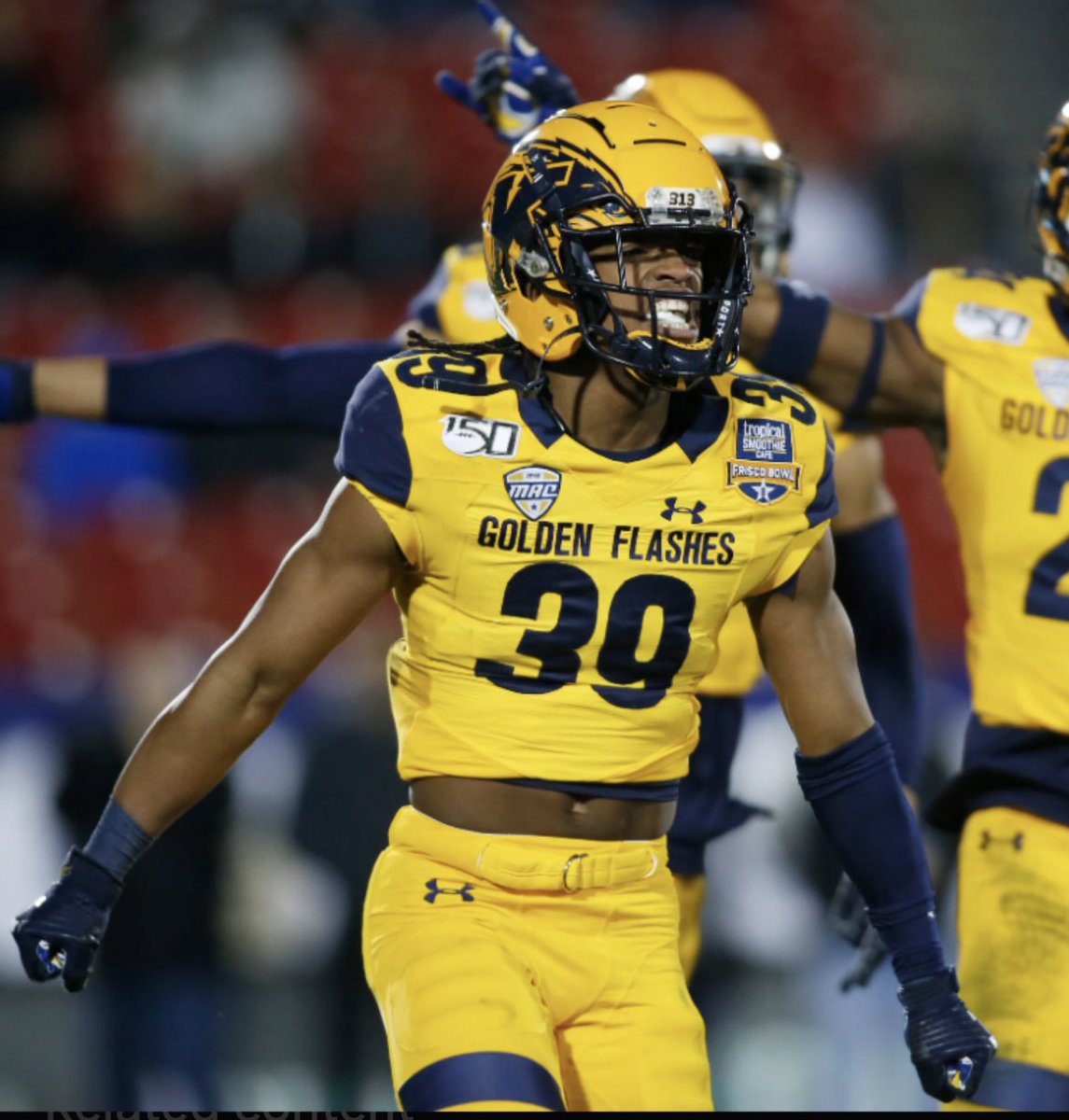 I’m blessed to receive my first D1 offer from Kent State University    
@Coach_CJRobbins @KentStFootball  @DemetricDWarren
@SWiltfong247 @ChadSimmons_
@MohrRecruiting @AllenTrieu @Rivals_Clint @adamgorney @BrennanSpain @RitterPrep