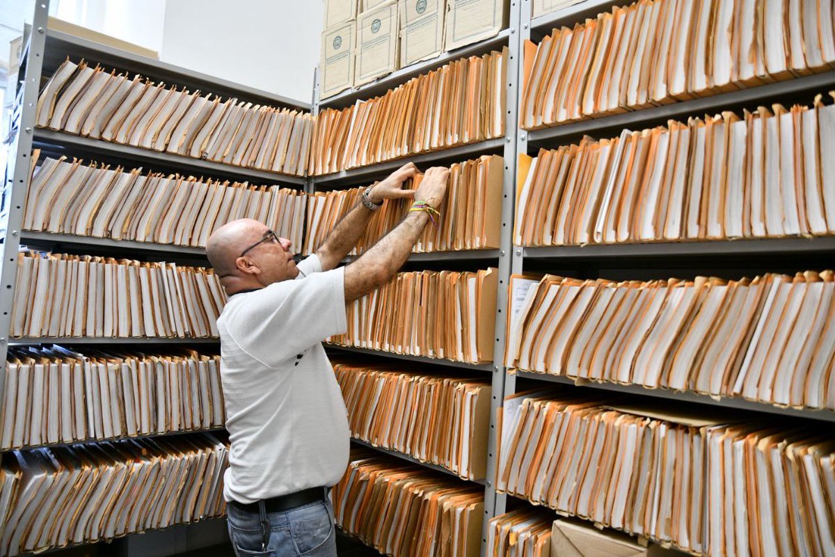 MAguilarHurtado's tweet image. ¡Que bendición contar con un gran equipo en nuestra administración! Hoy los compañeros de la Dirección de Talento Humano nos están acompañando en una jornada especial de sábado, para organizar todo el archivo de historias laborales que resposa en la @GobdeSantander. ¡Gracias por…