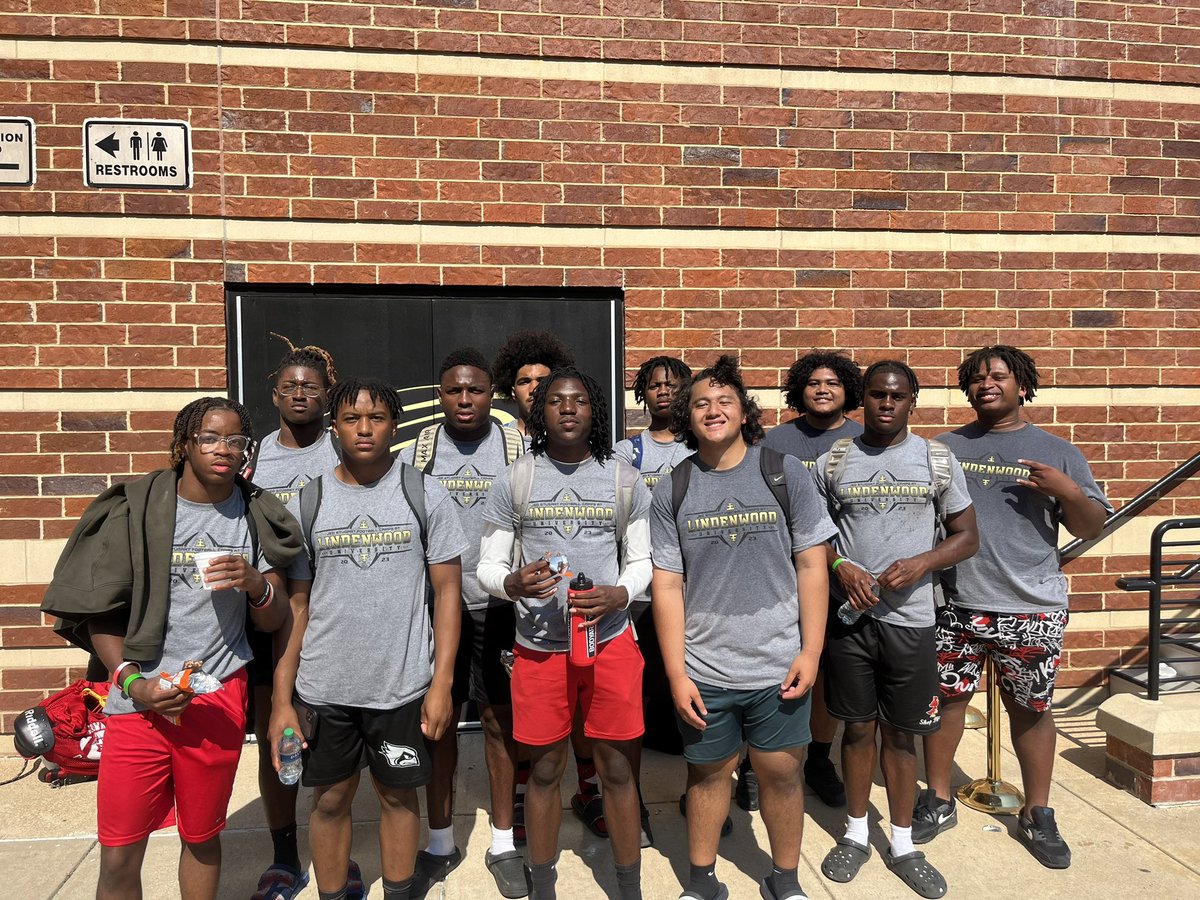 Long, hot but fruitful day! This crew put on for the Cardinals! @Ty_2up @3NolimitZ8 @SimmonsMylen @marcusneal0705 @_Jalen8 @jones_quadrick @JaylinMartin24 @elijahvai @AAlailesulu93 @Drewskii05 @Degrated_G