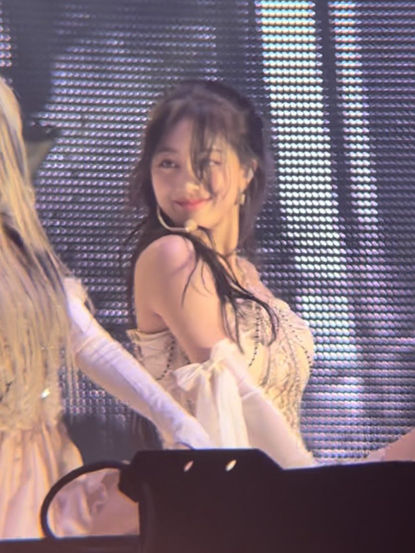 jihyo moments that could kill a sapphic tweet media