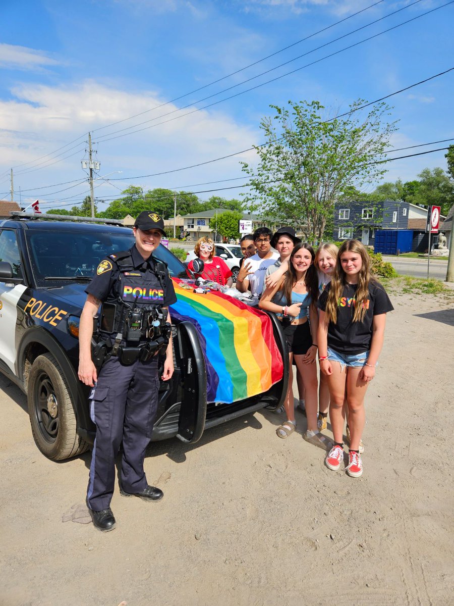 #SGBOPP started #PrideMonth off with lots of smiles. Thanks to the @GBDBears,
 Youth Wellness Hub and Junior Bears for having us at their Pride pop up event! @MidlandON @SCDSB_Schools ^dh