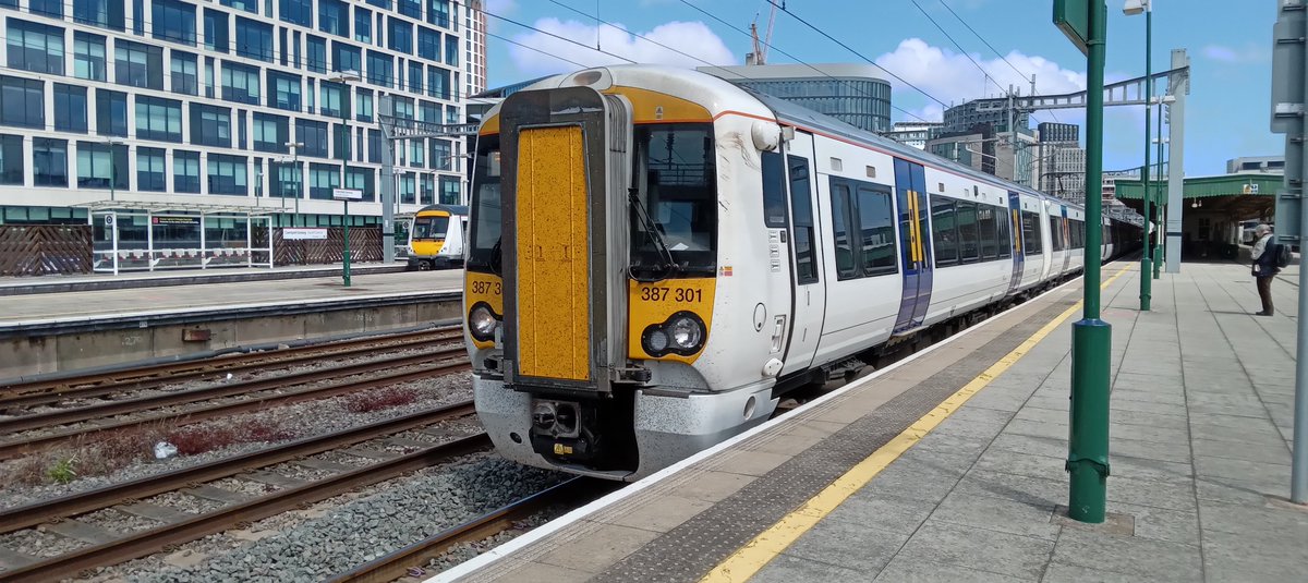 NotYOLOSmh's tweet image. Almost a year ago, then-c2c but borrowed by GWR at time 

387301 at Cardiff Central 11th June 2022

Unit is now with Great Northern

#Class387