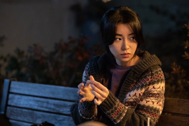 doramabra's tweet photo. #LimJiYeon nas novas imagens do próximo drama da ENA #LiesHiddenInMyGarden. https://t.co/rxyNjphVIg