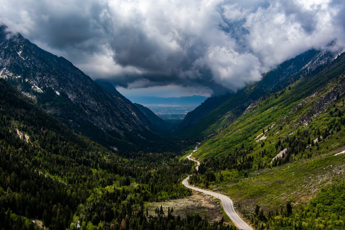 TonyKorologos's tweet image. Thunder storm rolling in to the canyon... 
#lcclife