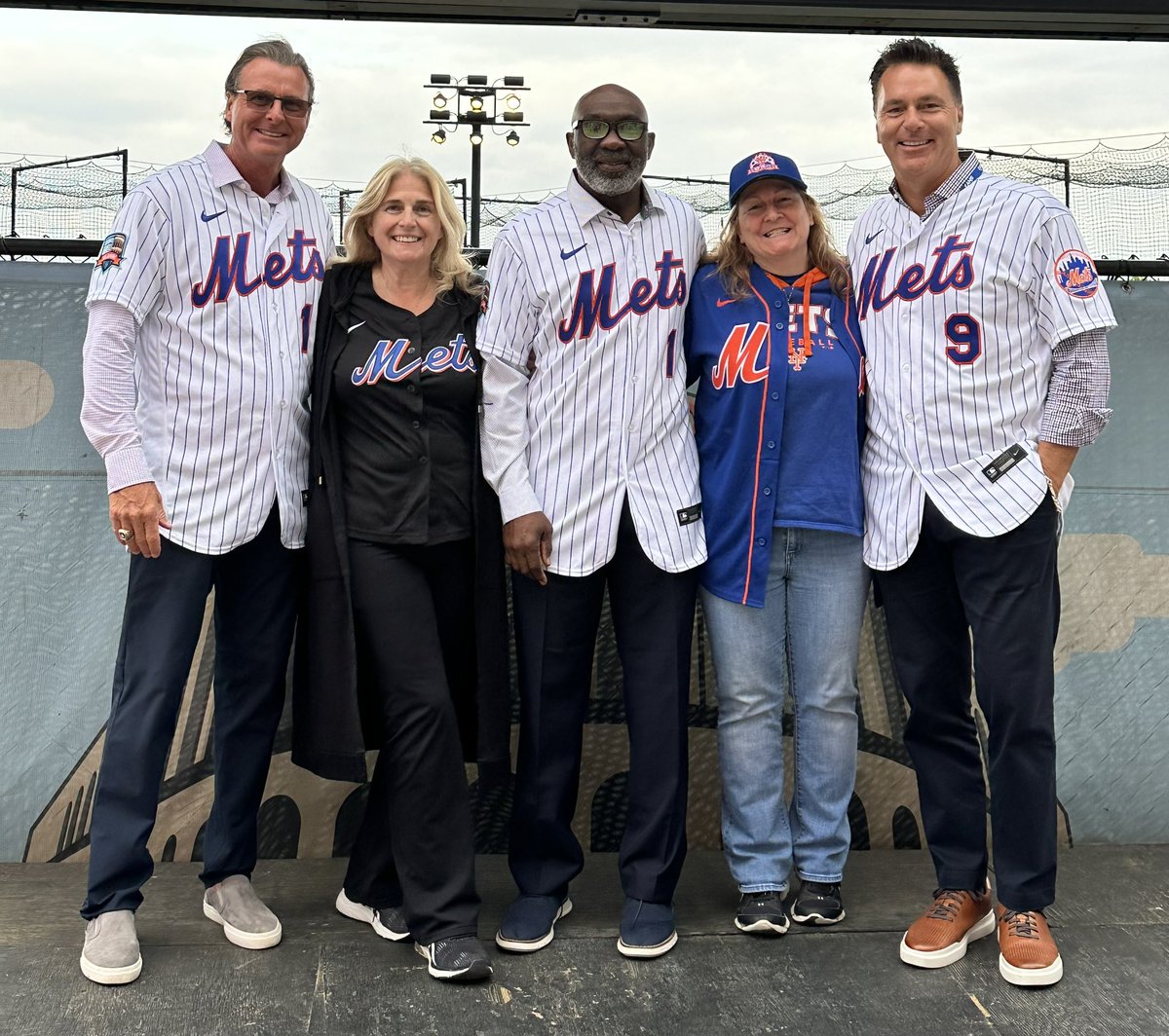 DianneT325's tweet photo. Thank you @Todd_Zeile @MookieWilsonNY1 and #TimTeufel for the surprise pic at the @Mets game !!! ❤️💙🧡 https://t.co/I7diort0k5