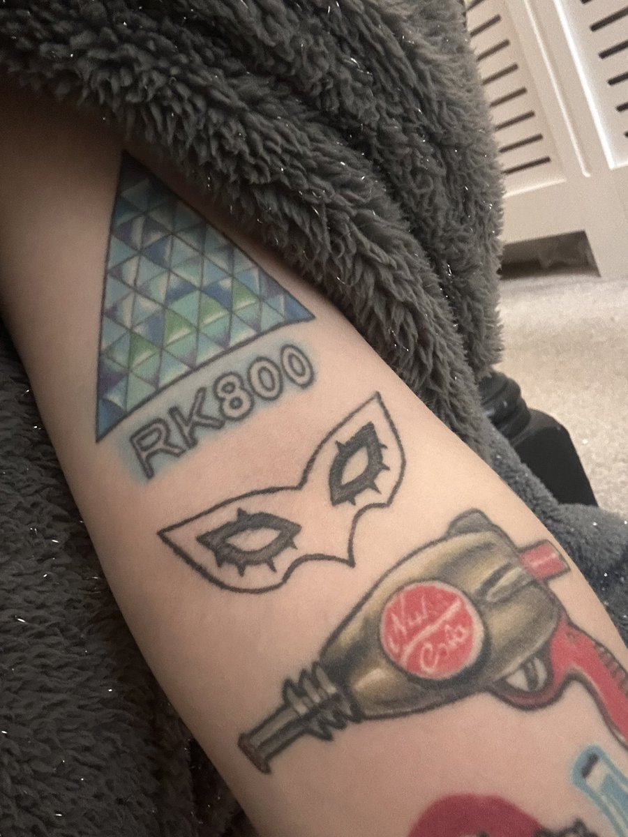 DoodleJinx's tweet photo. @DrPepperKingVA I even have a DBH tattoo as well :3 https://t.co/iio0PEiJeE