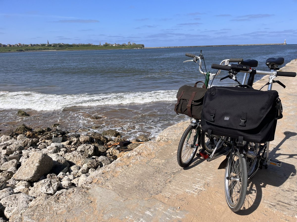 CorrinnaCycles's tweet photo. Happy #WorldBikeDay 
#coasttocoast
#HadriansWall 
#Brompton
#wearwhatyoulike
#getoutside
#nearlyhalfway
#busmansholiday
#getonyerbike 🚲 https://t.co/u9gO2dSlx4
