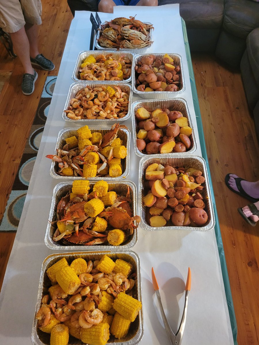TimLeeseberg73's tweet photo. Low country boil with family and friends. https://t.co/1B9JJS0ibx