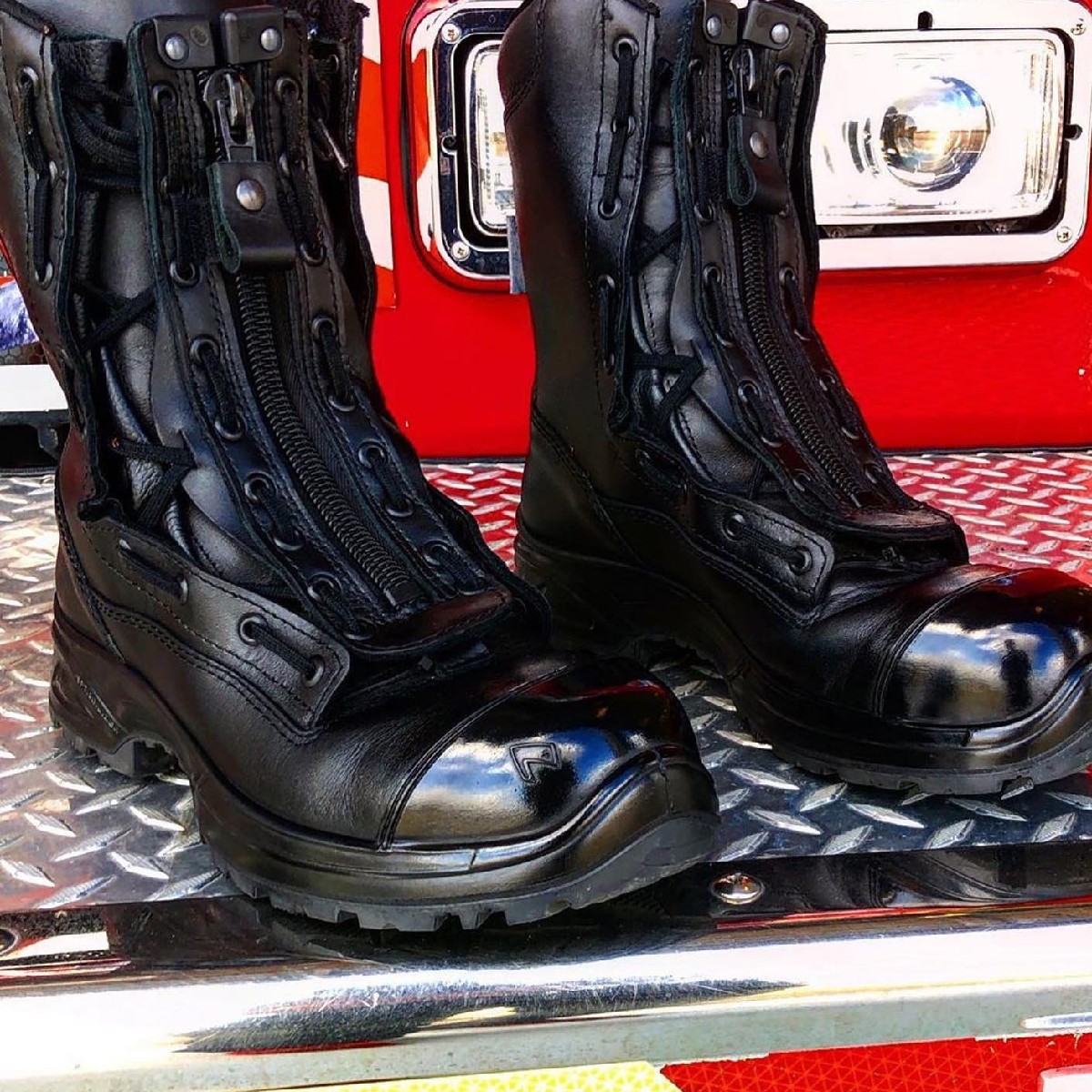 Haix_NAmerica's tweet photo. *BOOT CHECK* 👀📸 How do your boots look? #LookingSharp #FireRescue #BootPride #Haix #HaixUSA #HeroesWearHaix

(Pictured HAIX® Airpower XR1)

LEARN MORE: https://t.co/50qDxc7Sa7

(📸 by: Levi B.) https://t.co/OJy2ZUq60y