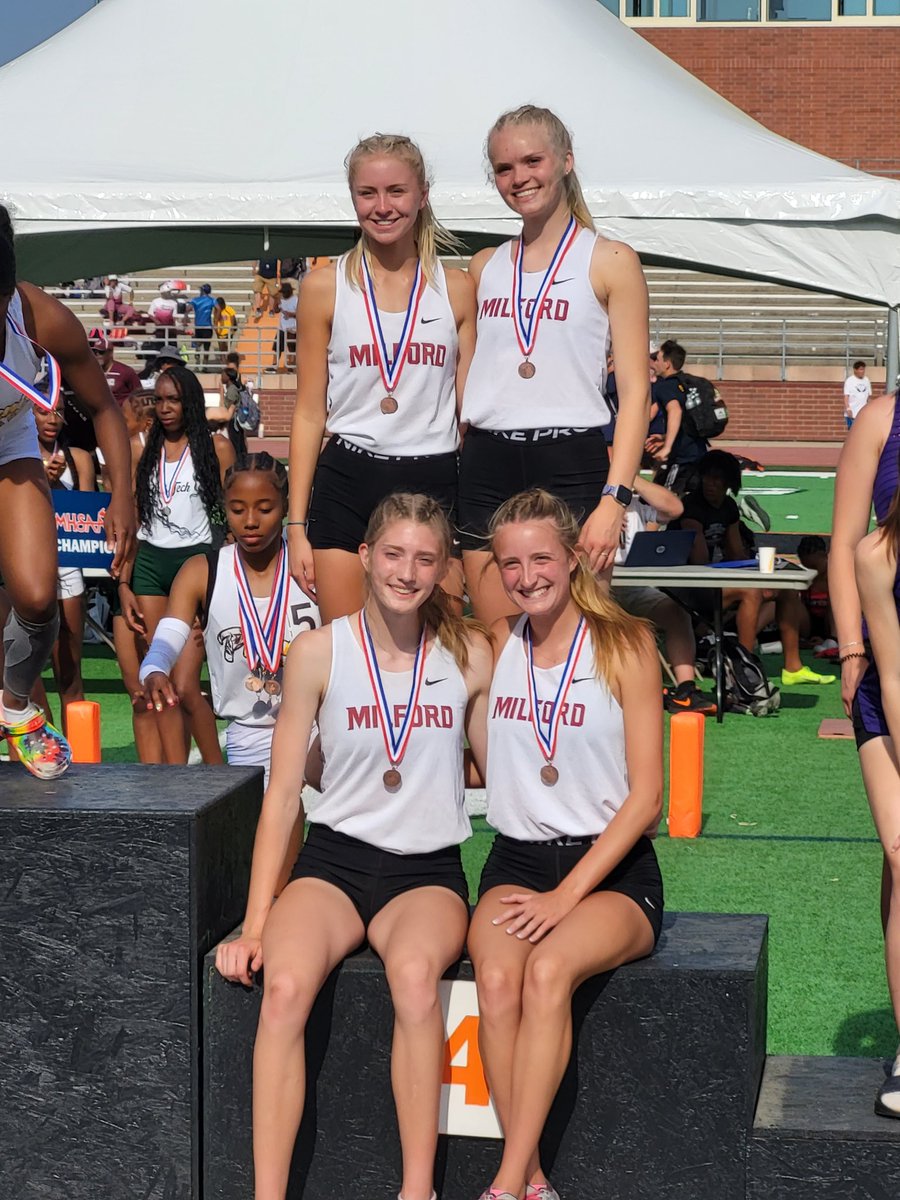 MilfordTandF's tweet photo. Girls 4x400 places 4th the @MHSAA  D1 State Championships. The team of Michelin, Verkerke, Wolcott &amp; Remtema earn their 2nd 🥉 of the Day! #PowerOfTheBaton #4x4 #MilfordPride https://t.co/7APBOiEDki