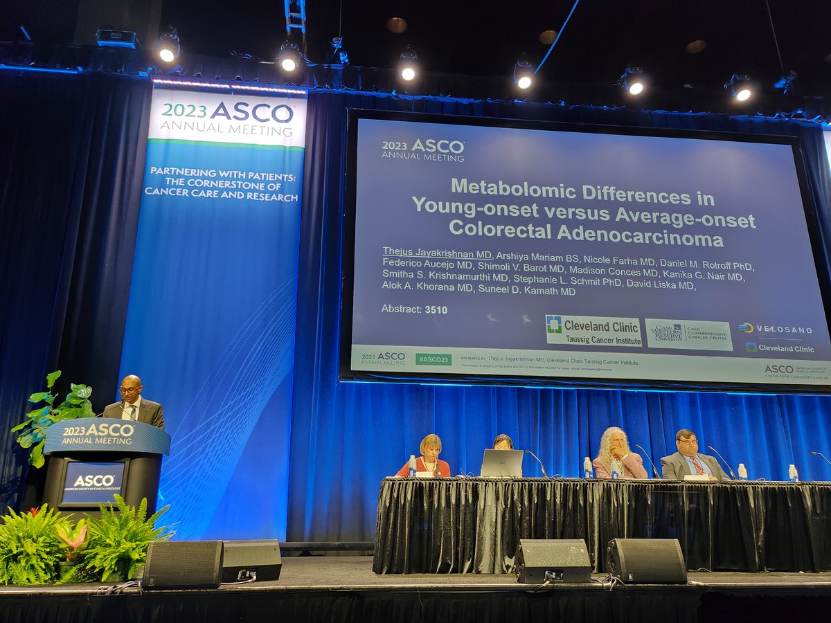 So proud of my mentee @ThejusJay, great job presenting our work on metabolomic differences between young-onset and average-onset CRC. 
We found:
⚡️Citrate is significantly more abundant in aoCRC 
⚡️Arginine biosynthesis and TCA cycle are ⬆️
#ASCO23 #CleClinicCancer #crcsm