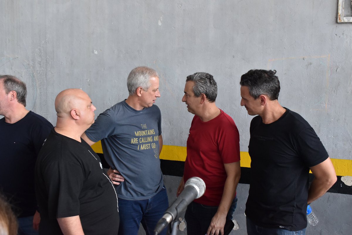 🍴 Hoy compartimos junto a <a href="/DioniScarpin/">Dioni Scarpin</a>, <a href="/pablojavkin/">Pablo Javkin</a>, <a href="/Ciro6as/">Ciro Seisas</a> y la militancia de #ArribaRosario un almuerzo junto a más de 500 vecinos y vecinas del querido barrio Saladillo de Rosario.
👇