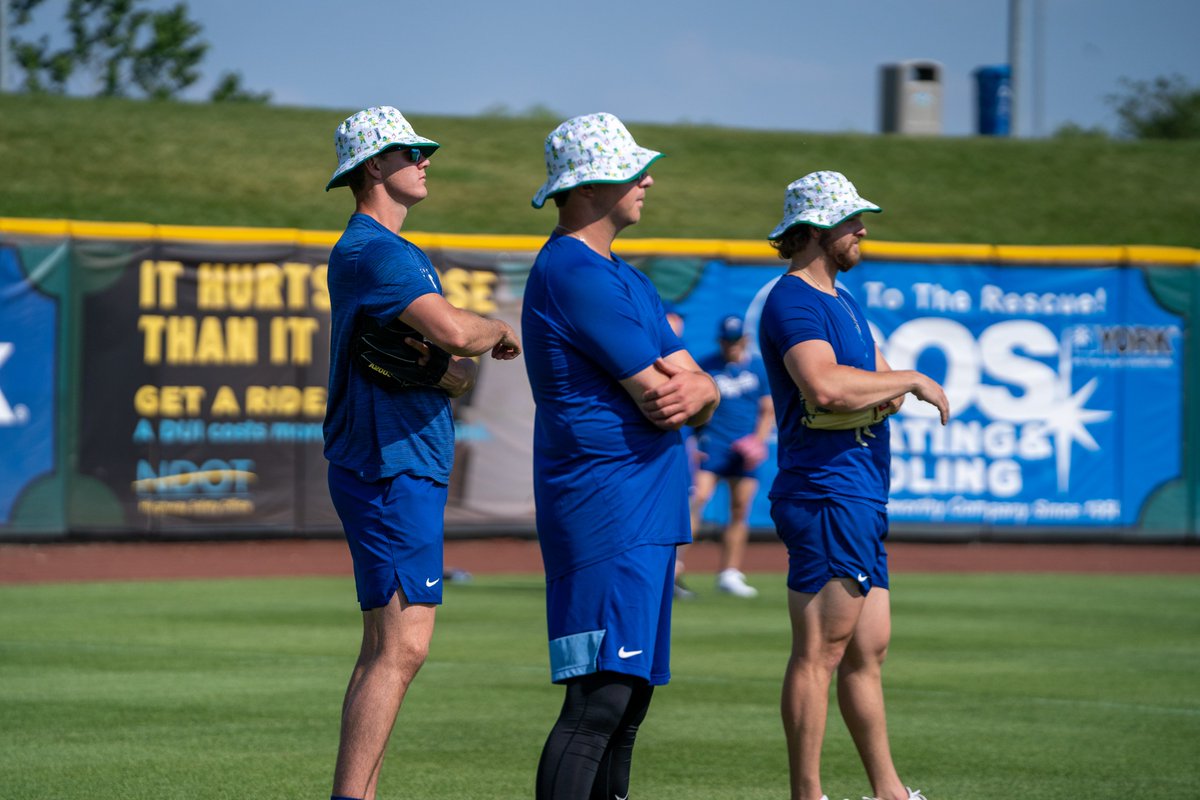 omaha-runzas-on-twitter-be-like-our-pitching-staff-and-come-out-to