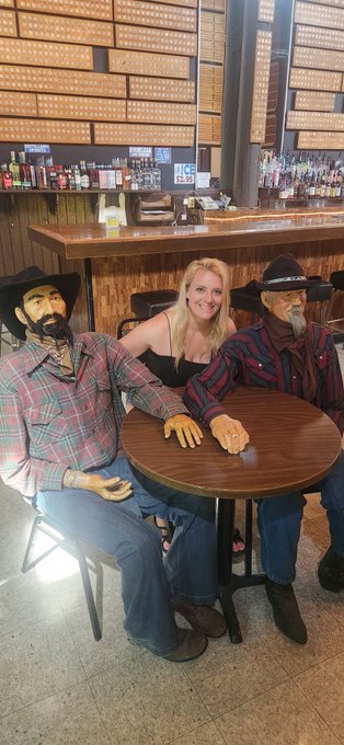 Hanging out with some dirty old men ;) https://t.co/8VCGsnLByZ