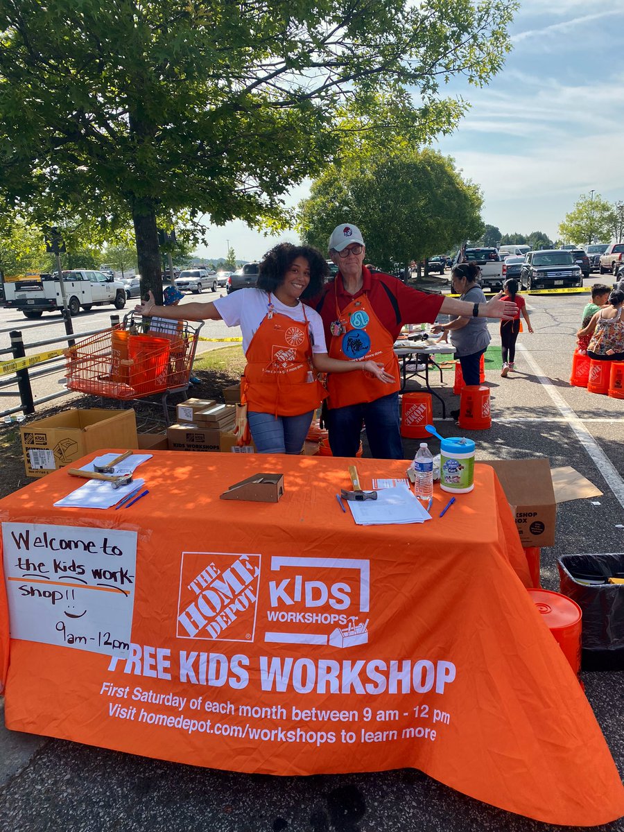 ChipElbers's tweet photo. ONE HUGE KID’S WORKSHOP along
with a Leads Event AND Cub Cadet showing off! What a great day in Winder #6979! Thank you @ladybeav82 for putting on a great show! @BrentNorwood2 @SharptonDavid @LizRitchie09 @Raul_I_Garcia https://t.co/aESCqAEbv0